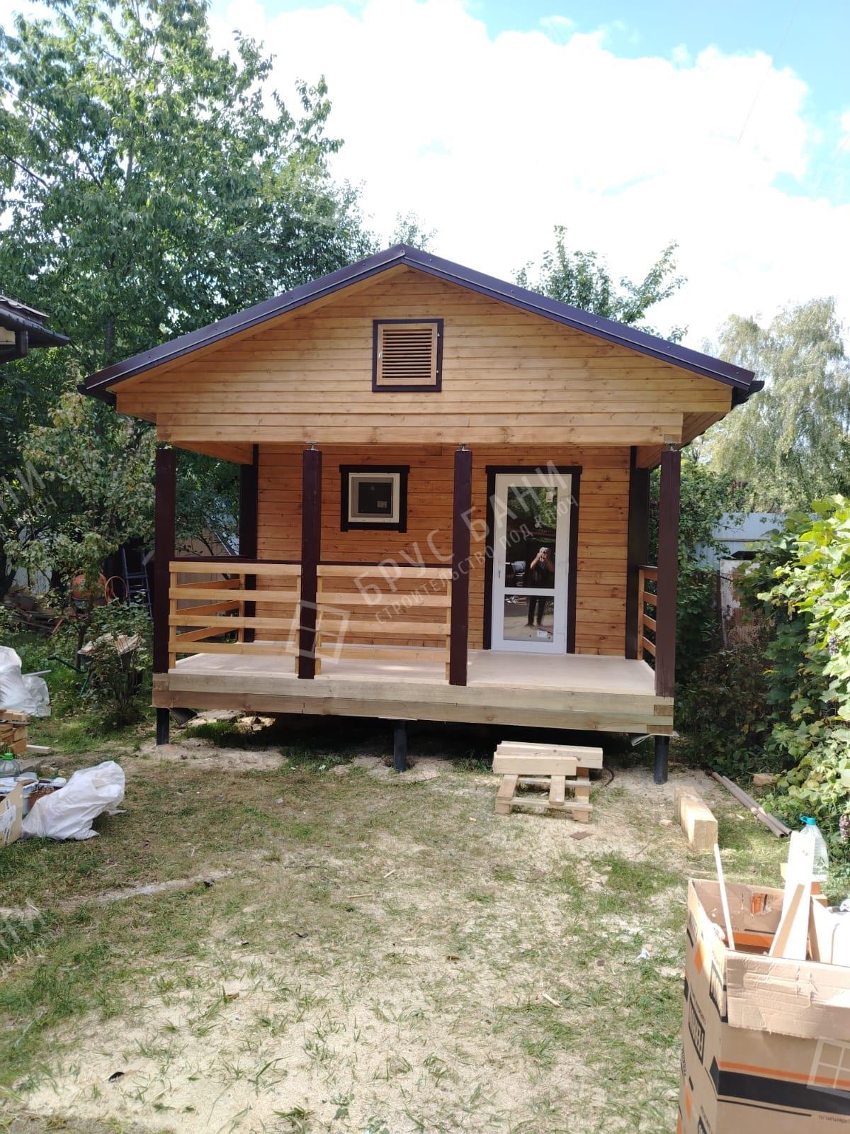 Баня из бруса 4.5х6 с террасой (792187)