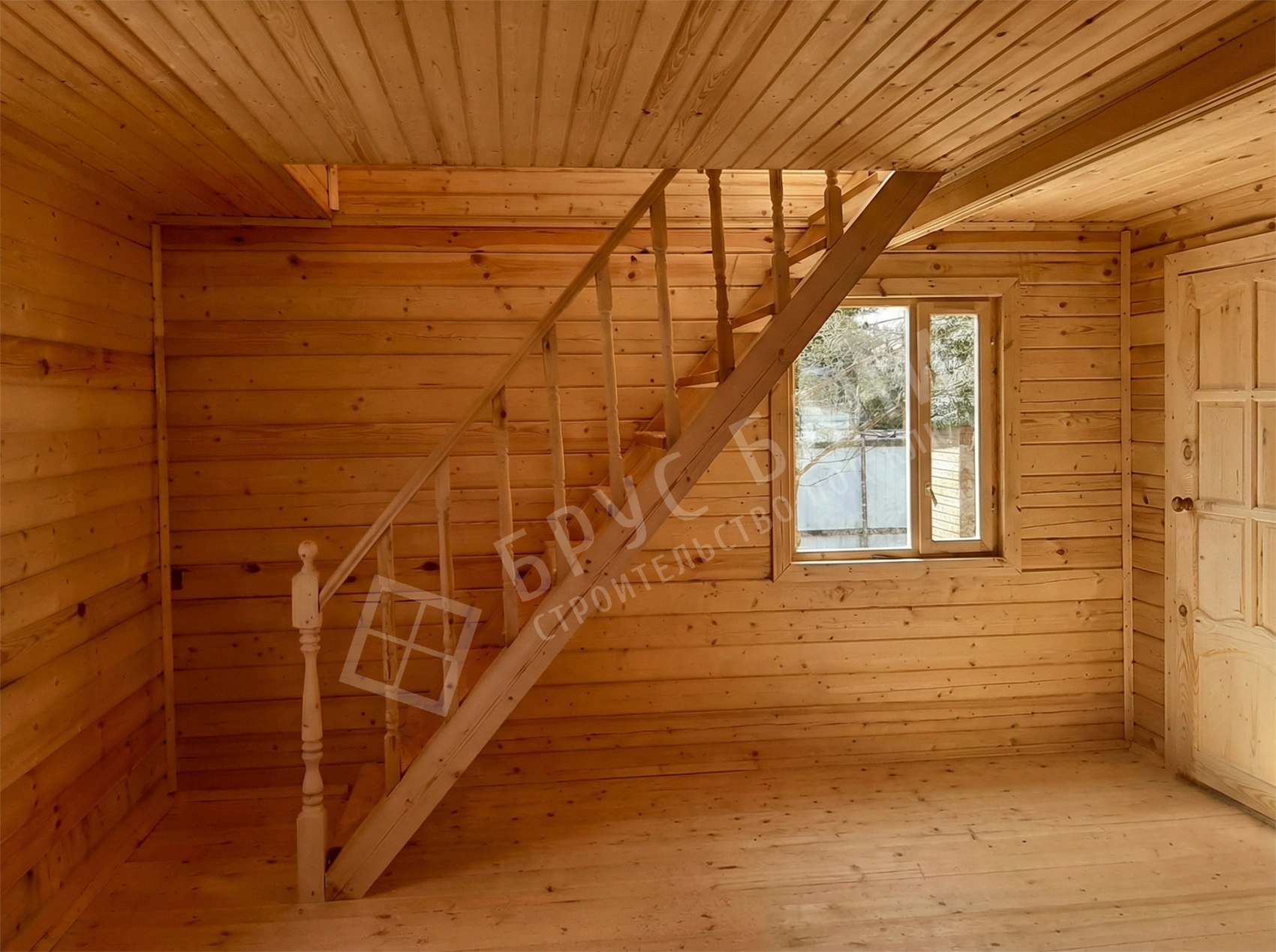 Лестница в доме из бруса