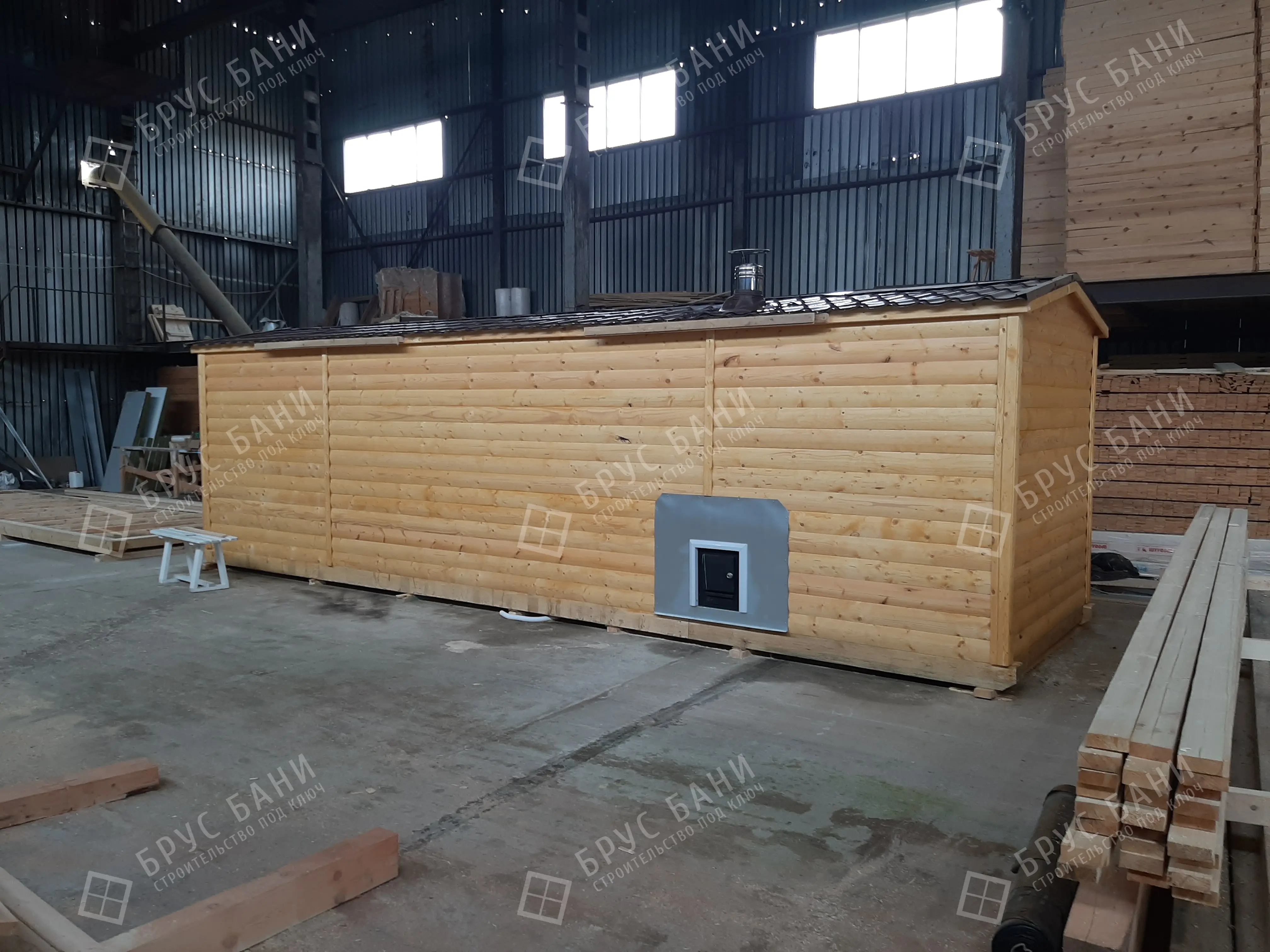 Мобильная баня 2,3х8 вид сзади