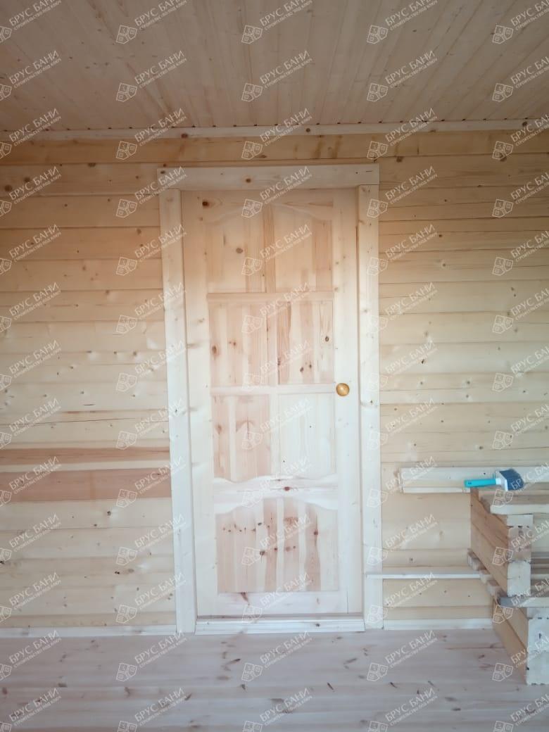Двери деревянные в доме
