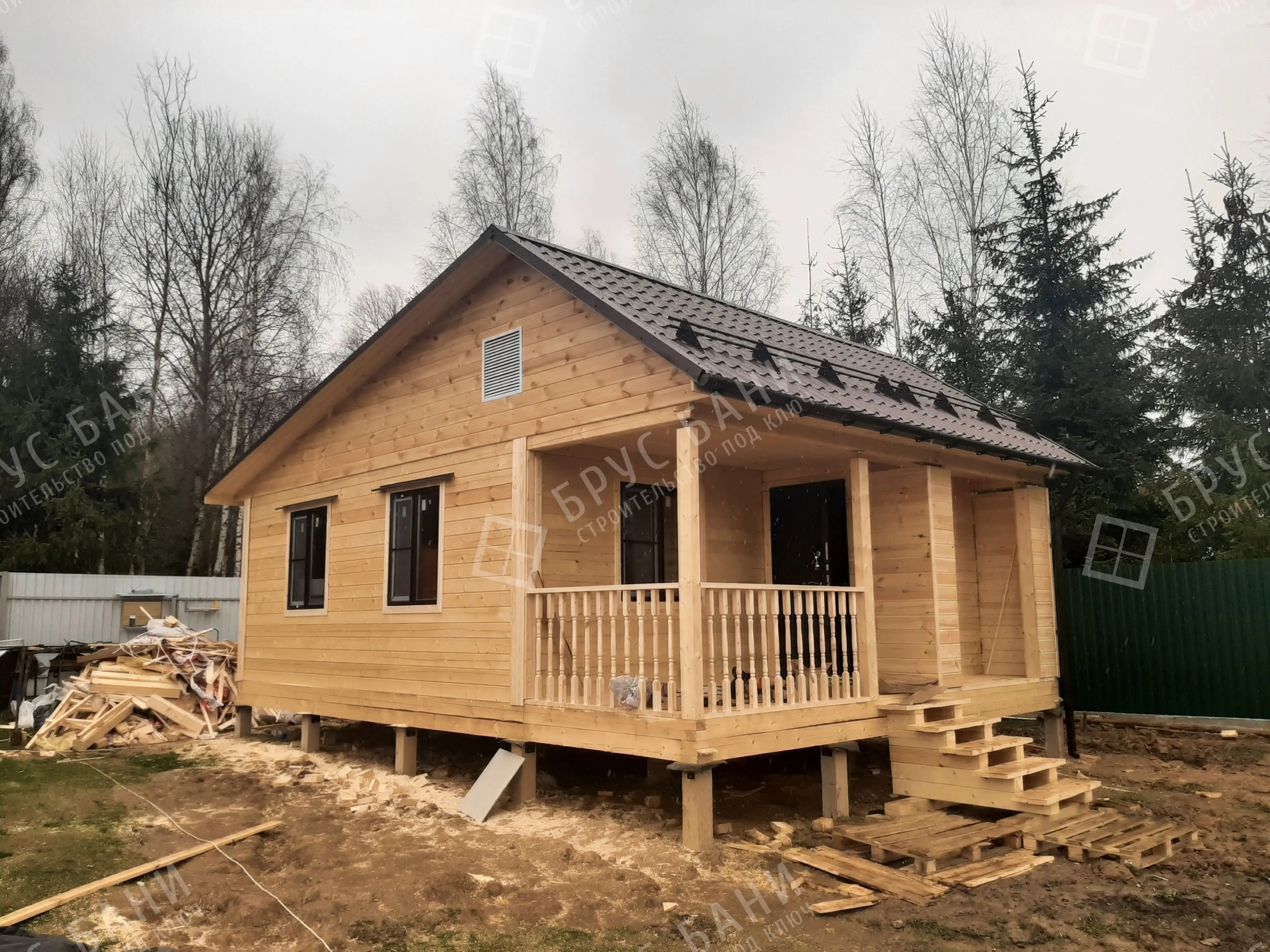 Баня из бруса с террасой