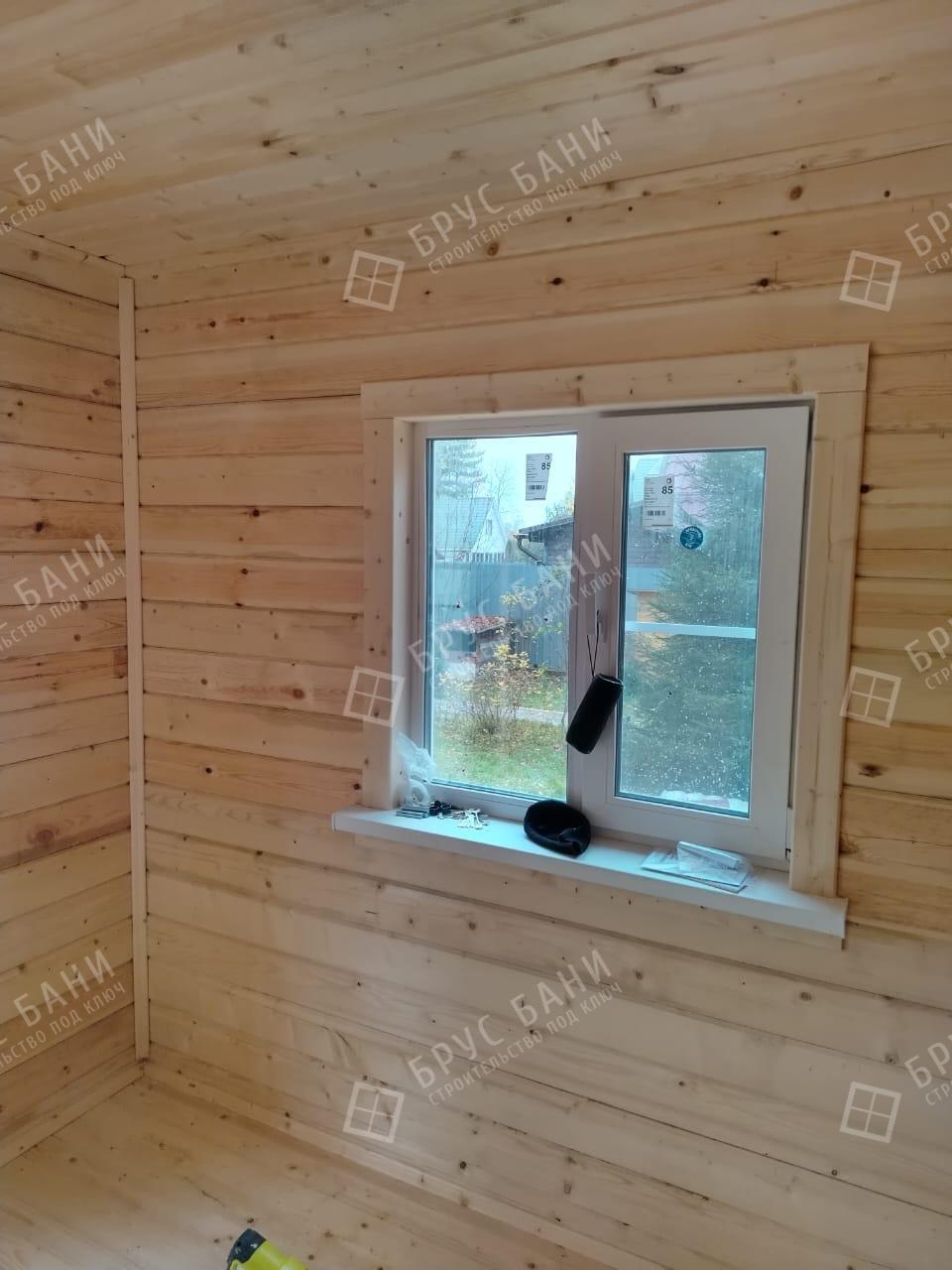 Комнатное окно в бане из бруса 3х6