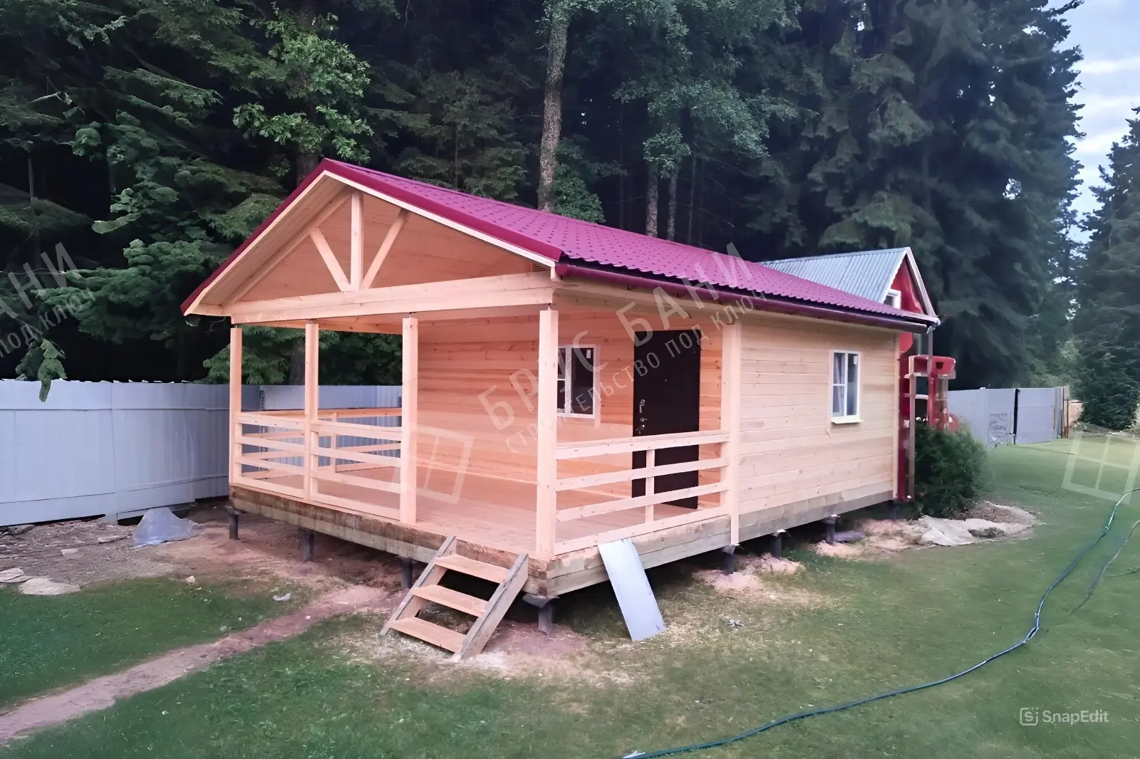 Баня из бруса с террасой