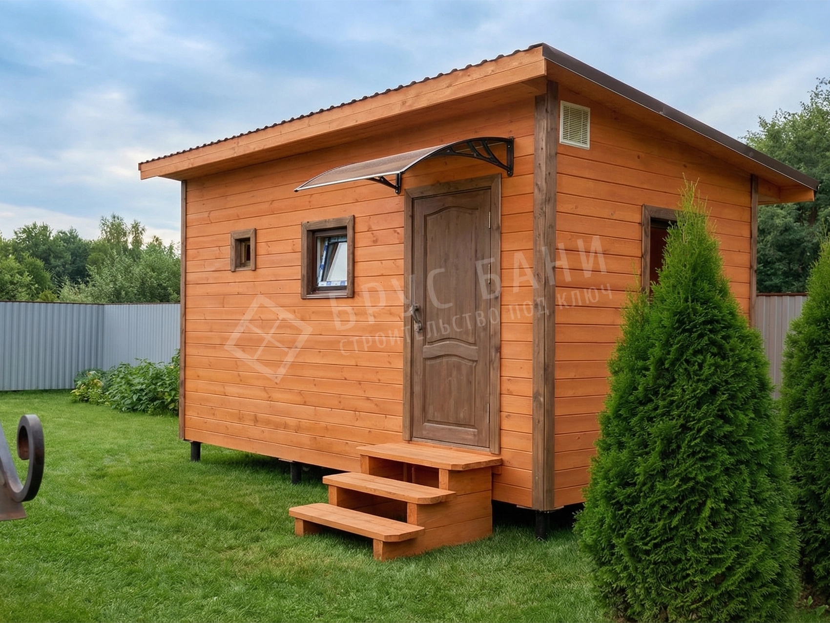 Каркасная баня со ступенями при входе