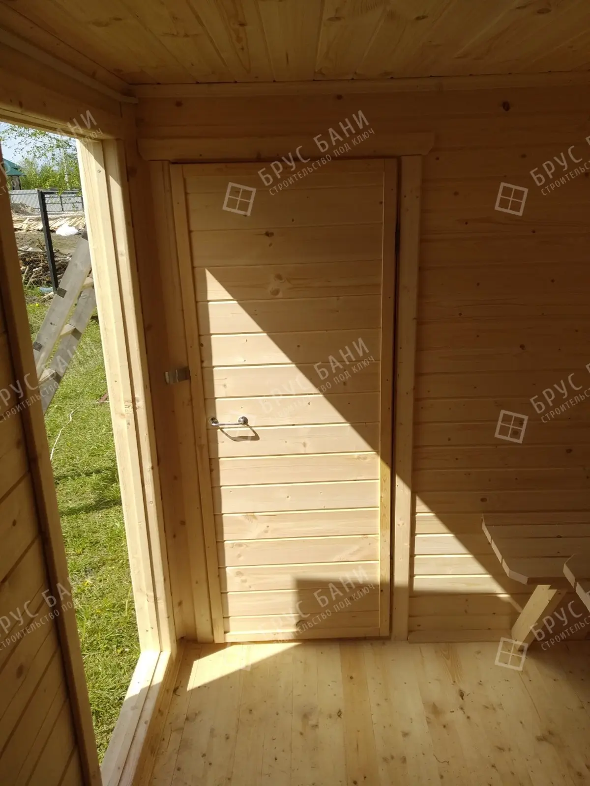 Дверь в бане