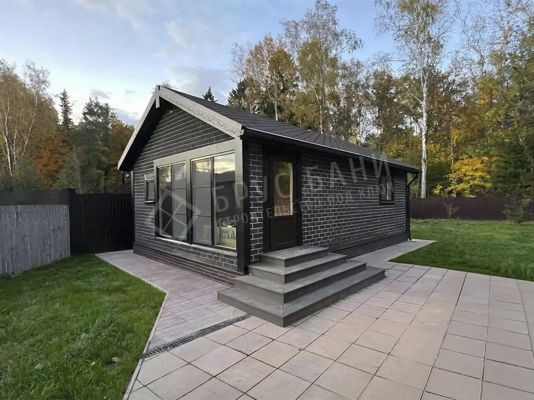 Баня из бруса на винтовых сваях