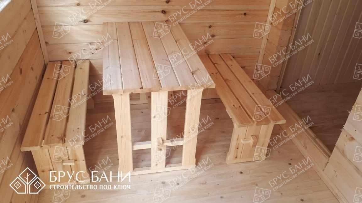 Стол и переносные лавки в бане