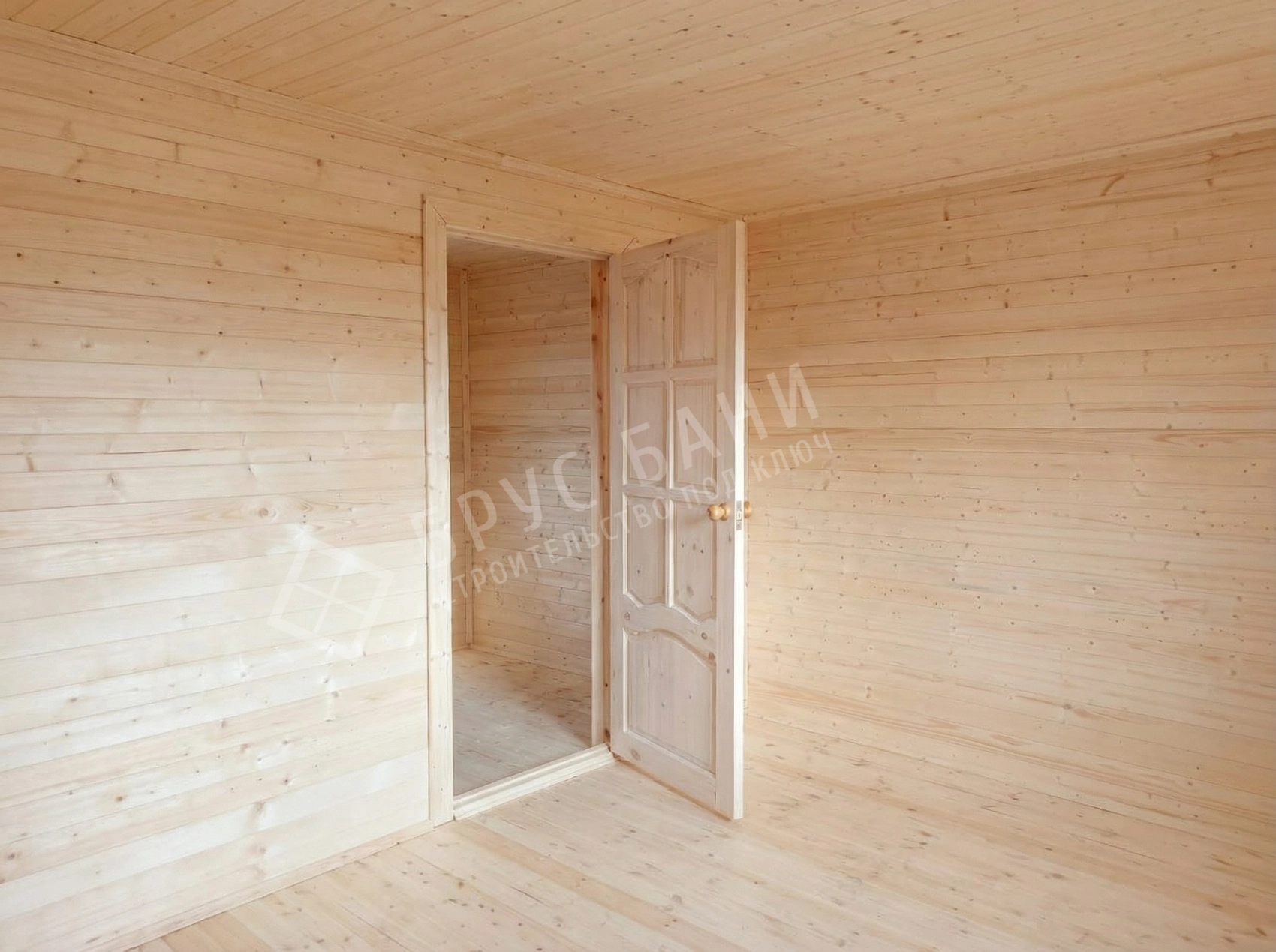 Межкомнатная дверь в доме из бруса