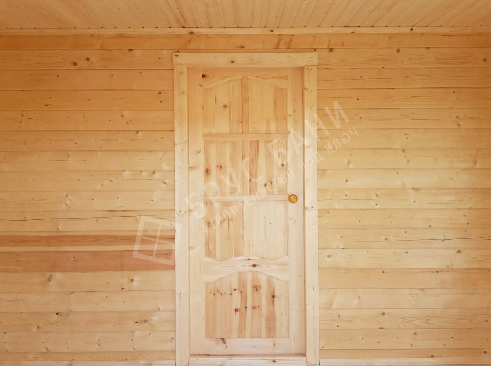 Двери деревянные в доме