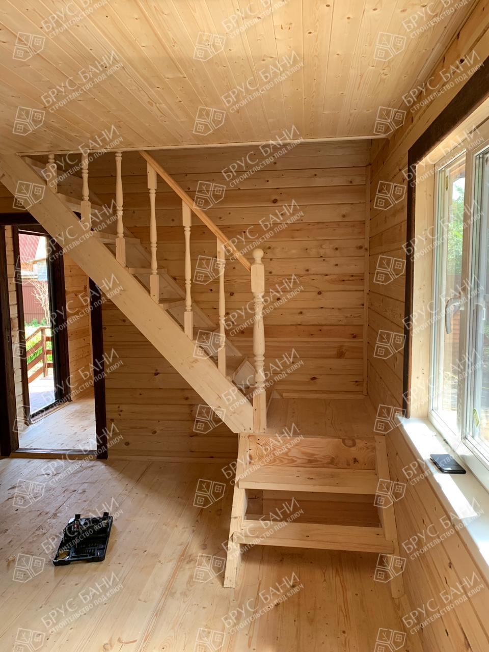 Деревянные перила для лестницы