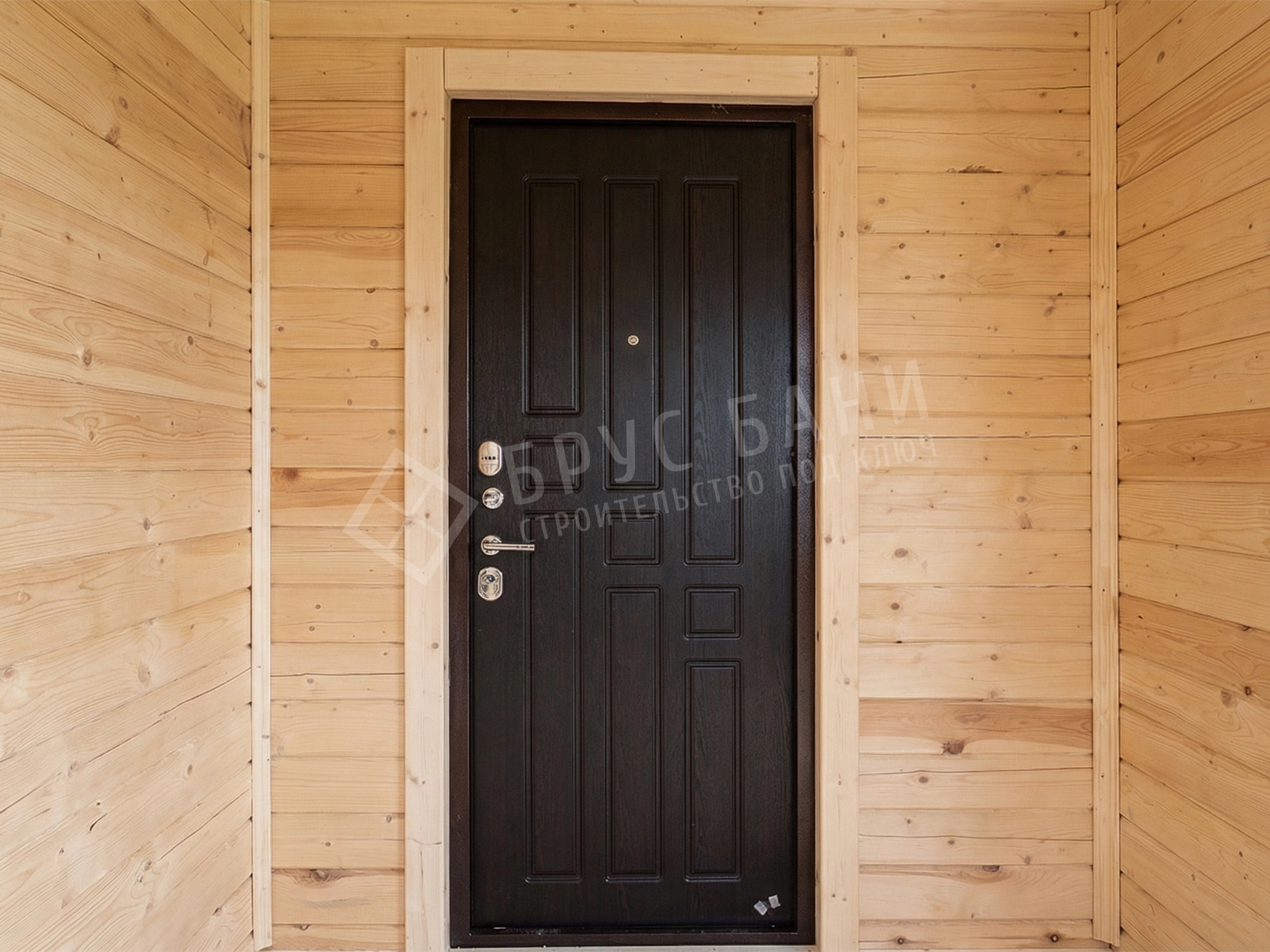 дверь входная в бане из бруса 6х6