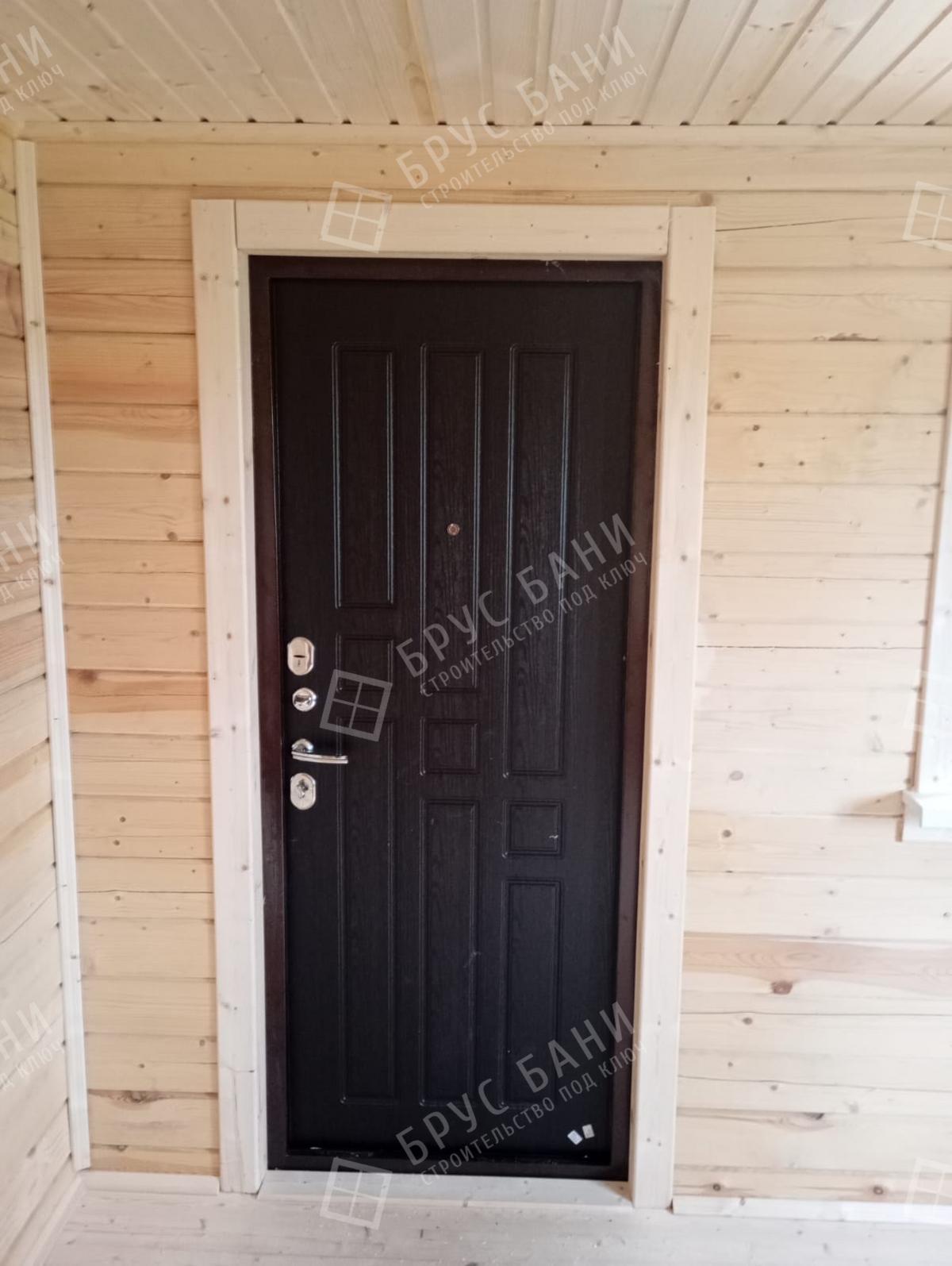 дверь входная в бане из бруса 6х6